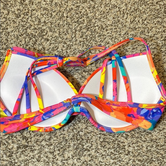 RELLECIGA Floral Bikini Top Swimwear - Picture 5 of 6